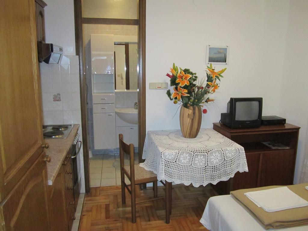 Apartments Antonia Malinska Oda fotoğraf
